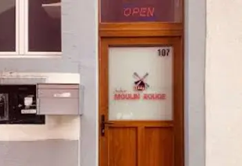 MOULIN ROUGE